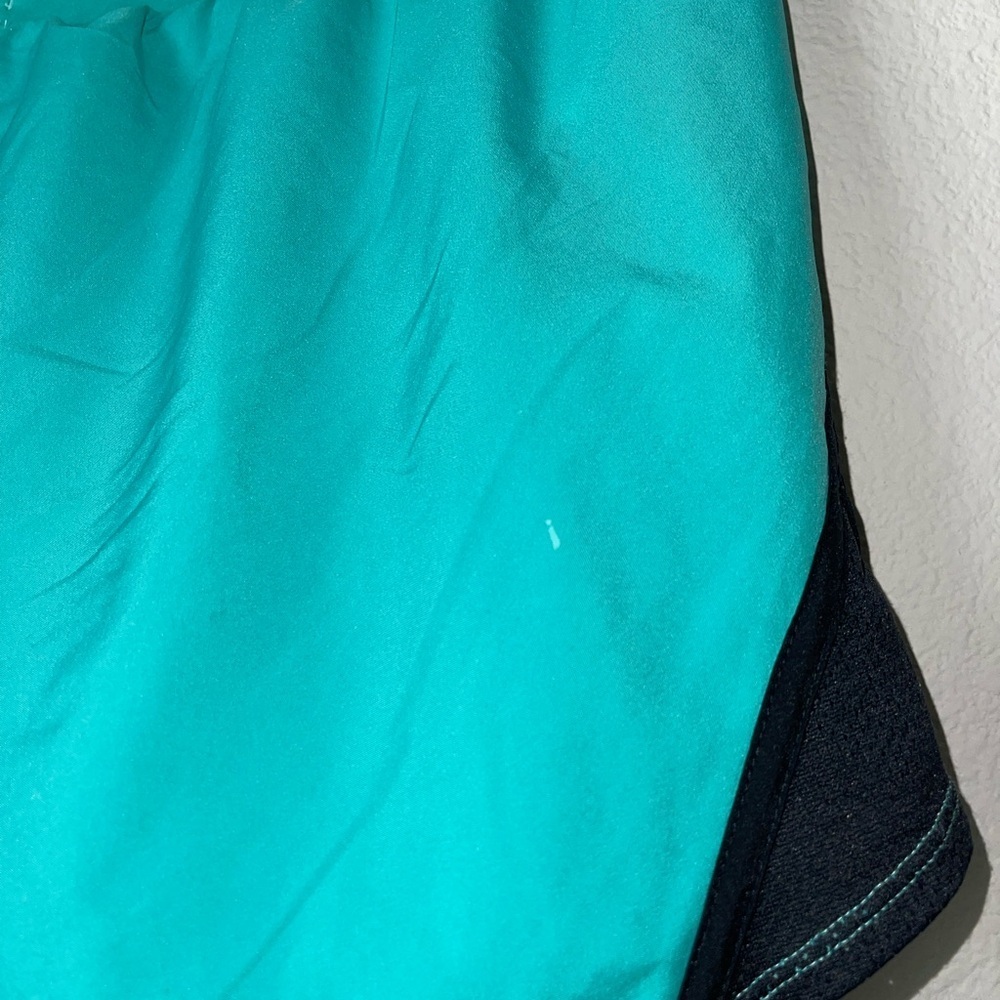 🌟 Under Armour shorts - Picture 3 of 4